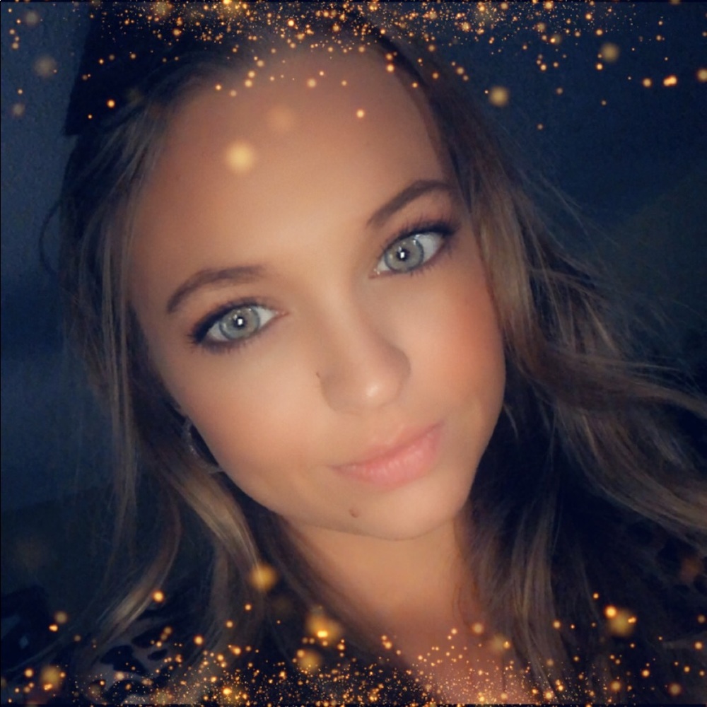 Meet your Posher, Olivia